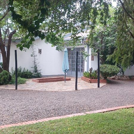 Driftwood Boutique Bed And Breakfast Lobatse 外观 照片