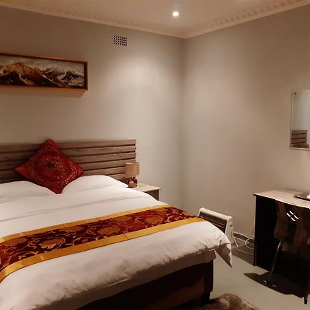 Driftwood Boutique Bed And Breakfast Lobatse 外观 照片